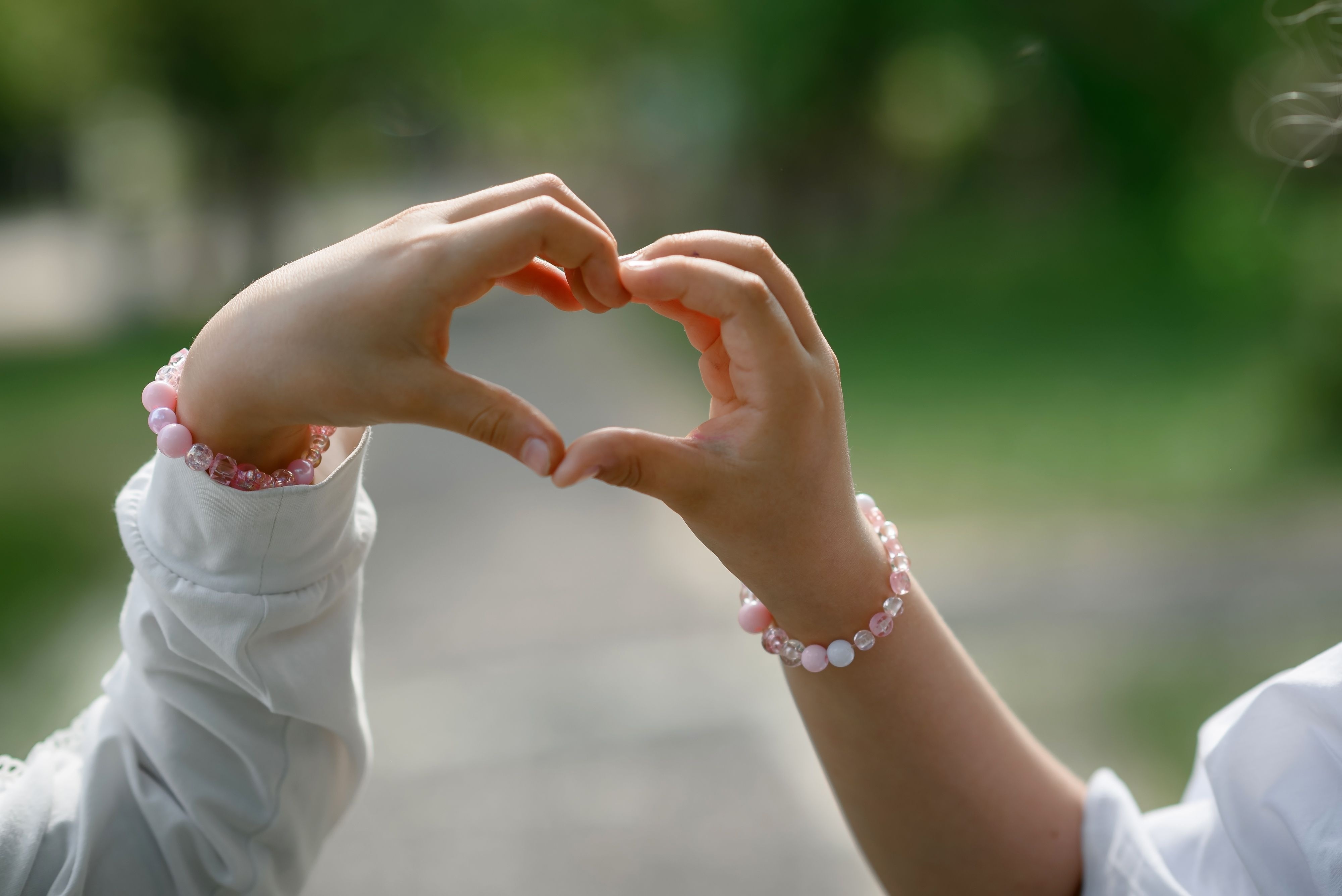 2 hands in shape of heart
