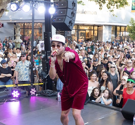 Summer Concert at Broadway Plaza