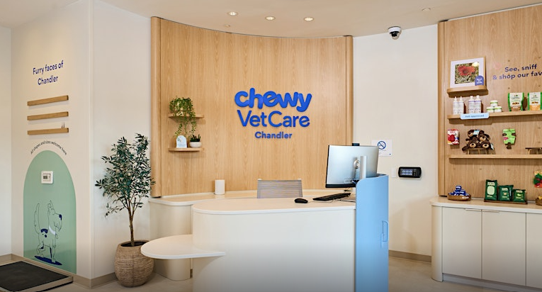 Inside the lobby of Chewy Vet Care Chandler. 