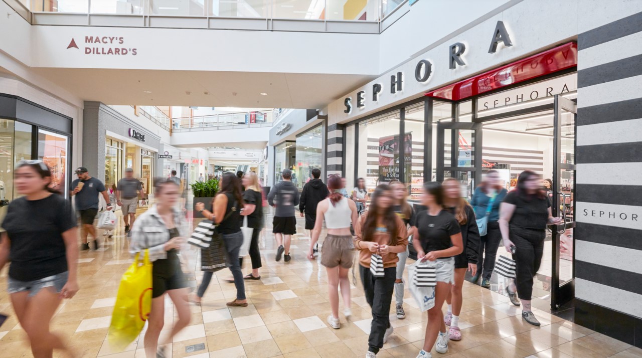 Shopping center image with shoppers walking by Sephora 