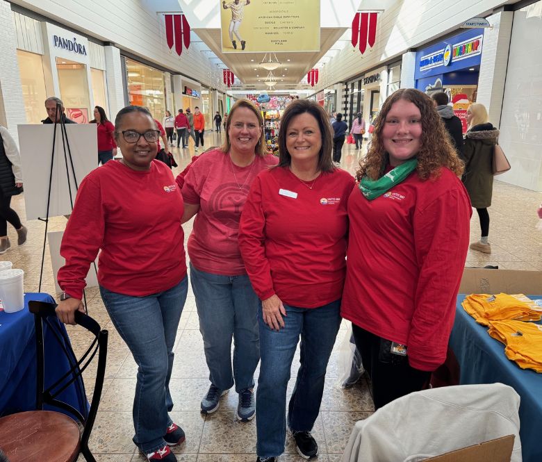 The United Way of Southwestern Indiana team at their day at the mall.