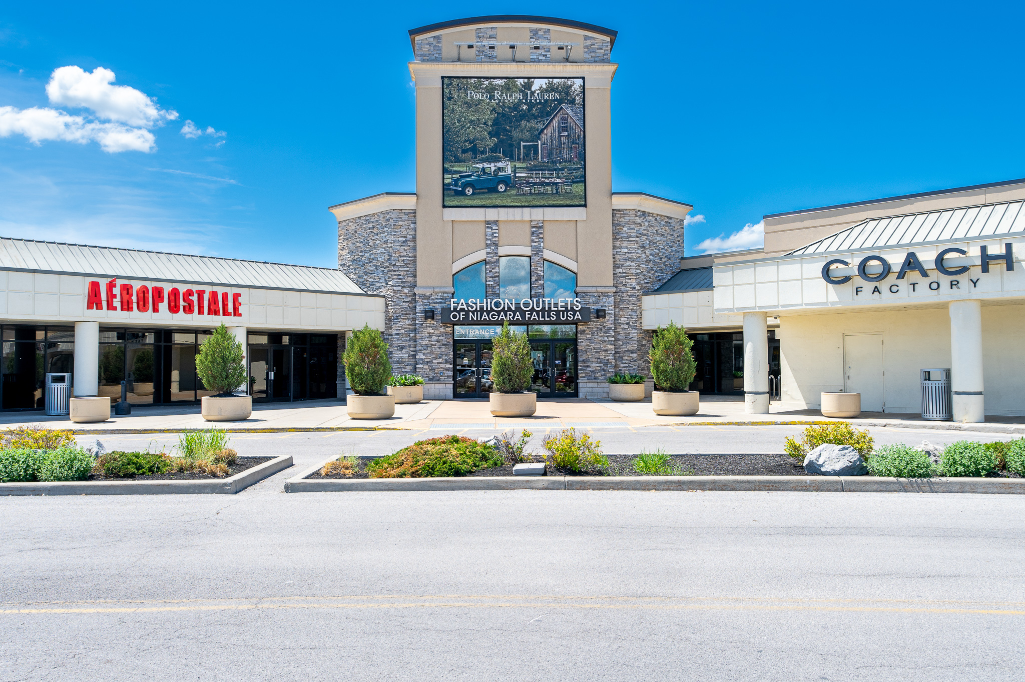 Photo of Fashion Outlets Entrance 1