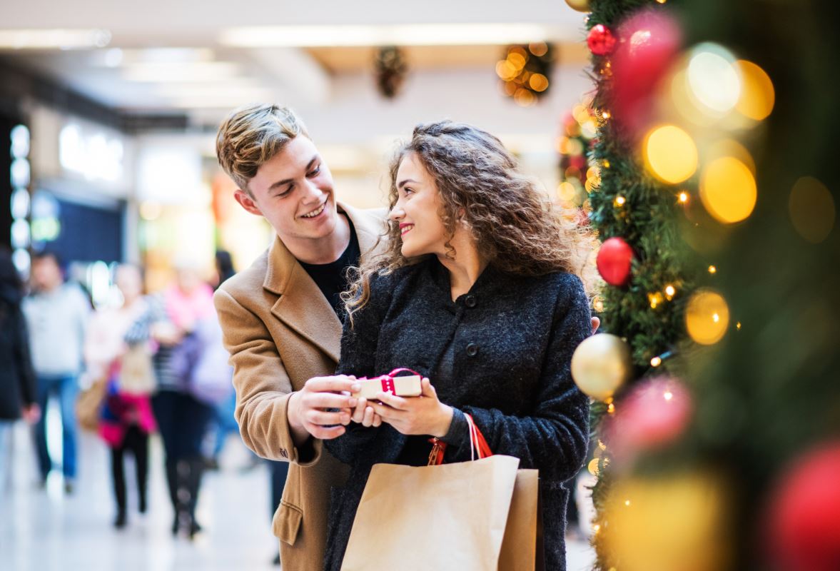 couple shopping during Christmas