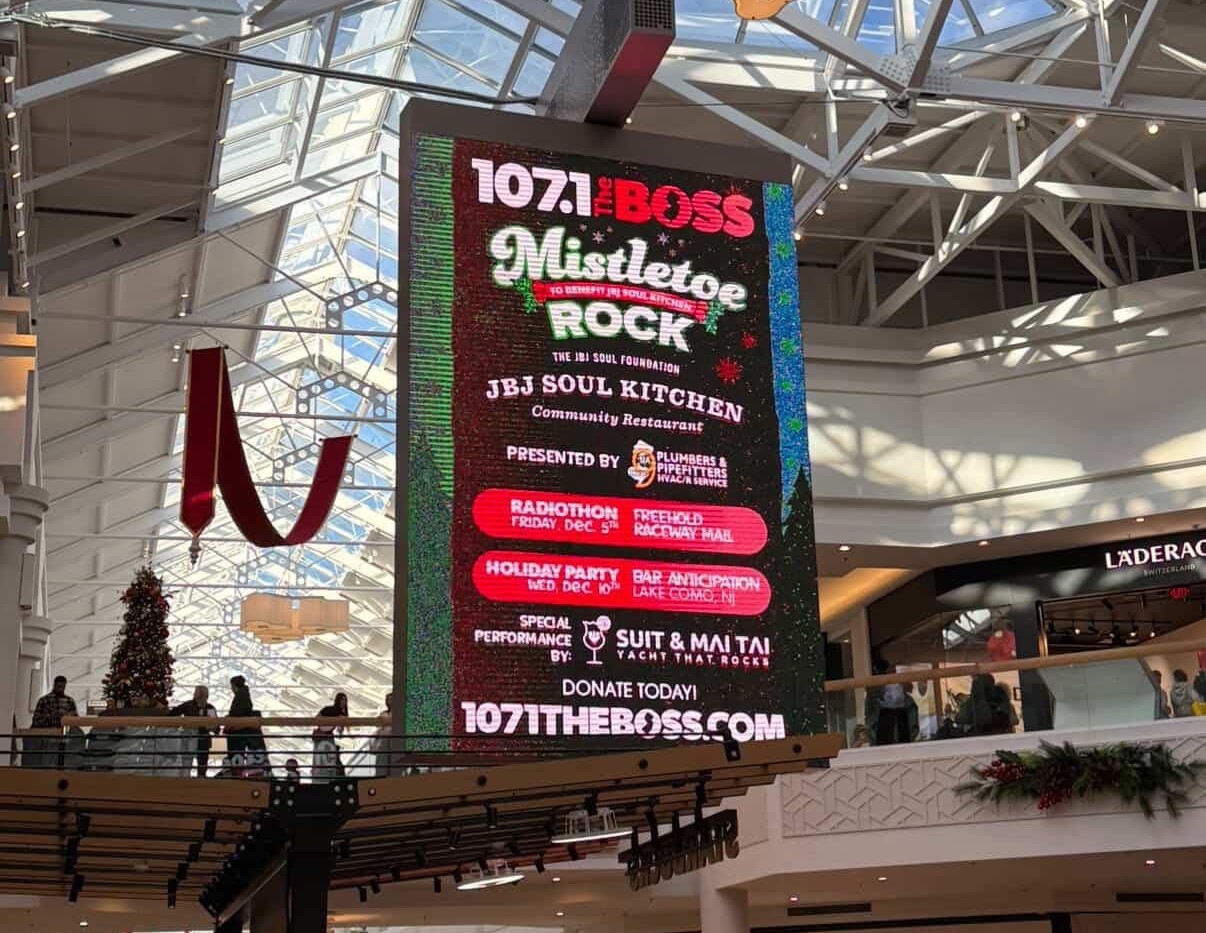 Mall Digital Display promoting the 101.1 The Boss Mistletoe Rock Radiothon