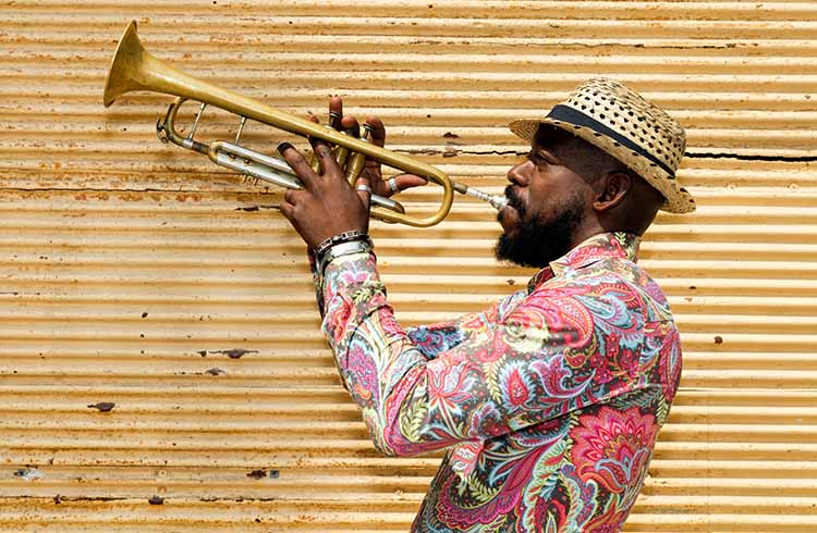 Man playing the trumpet