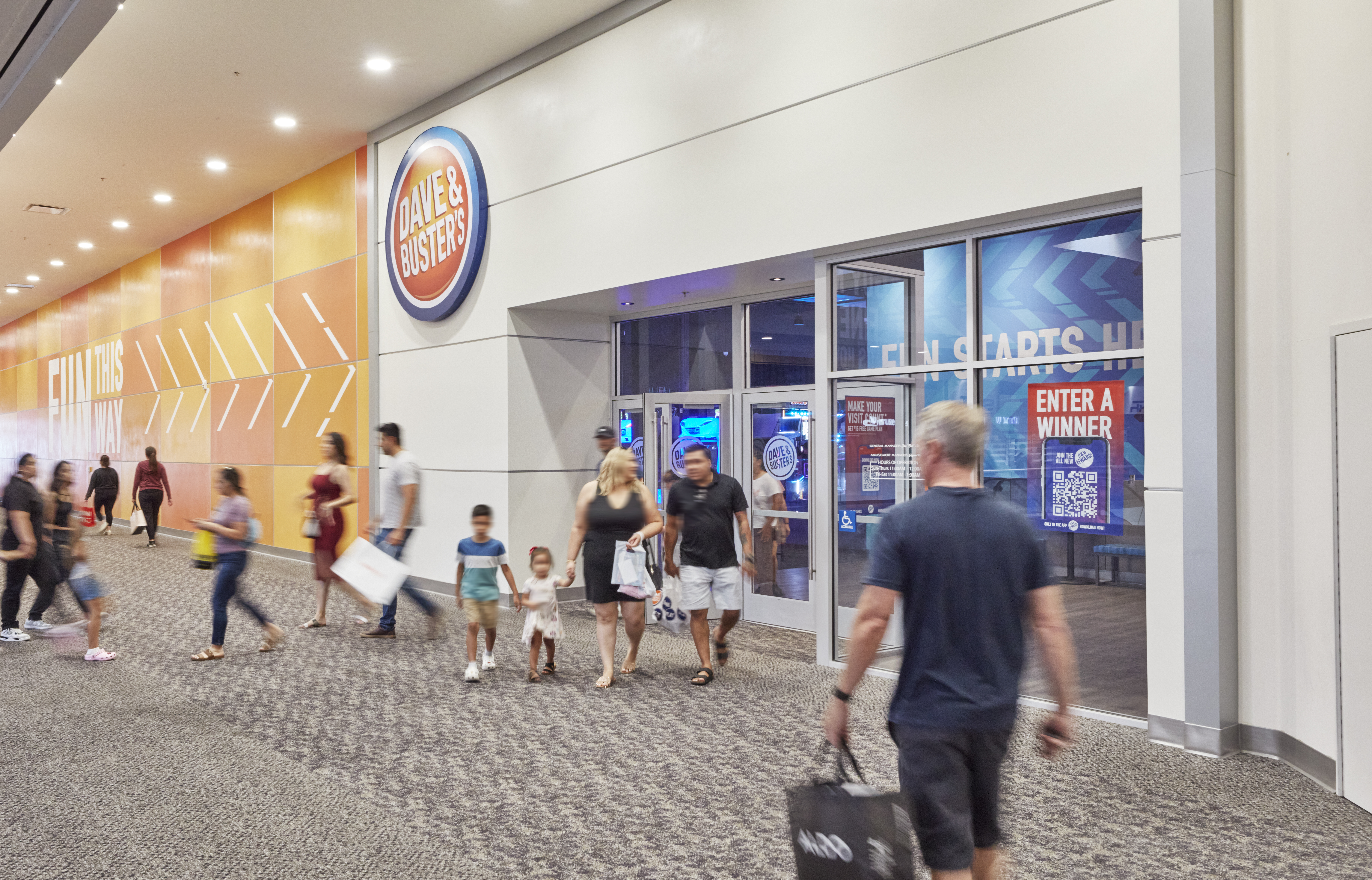 dave & buster's store front