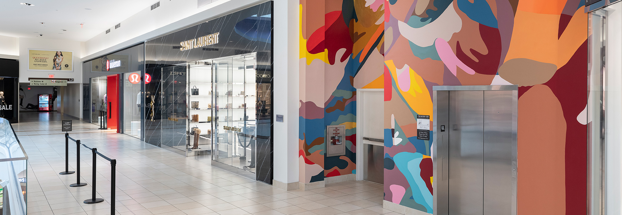 "zip me up" mural by Candida Alvarez at Fashion Outlets of Chicago
