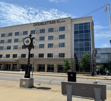 Pic of Doubletree by Hilton Hotel in Downtown Evansville