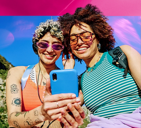 2 women looking at a phone screen