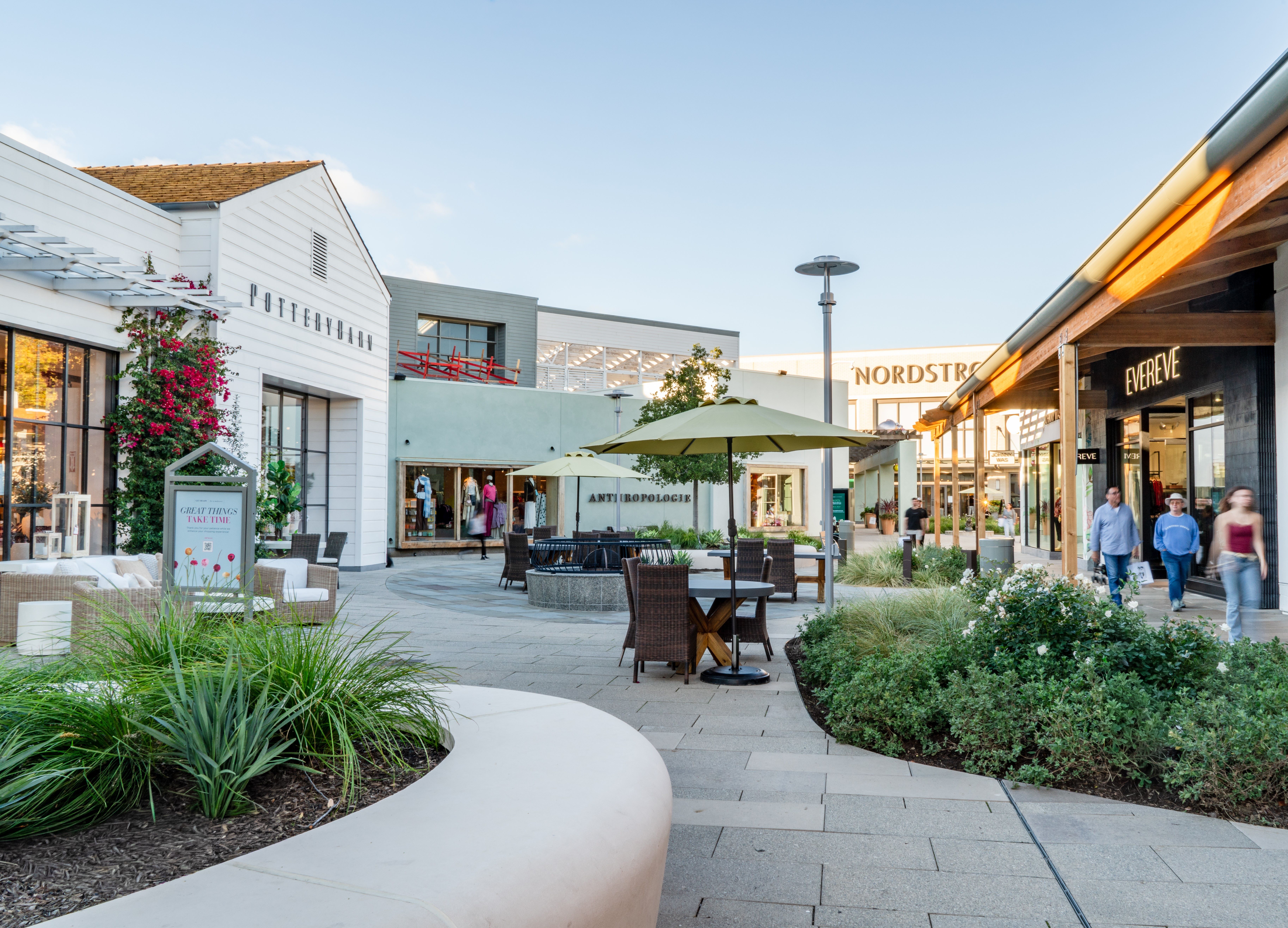 View of the common area showing Pottery Barn, Evereve and Nordstrom