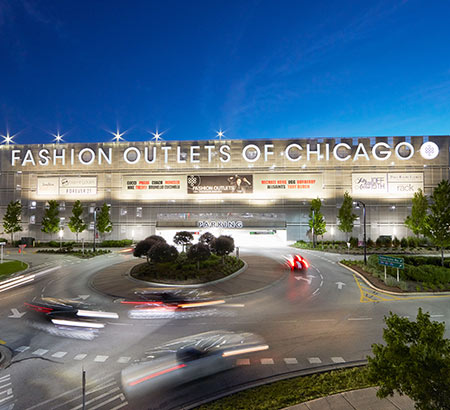 Exterior of Fashion Outlets of Chicago at night