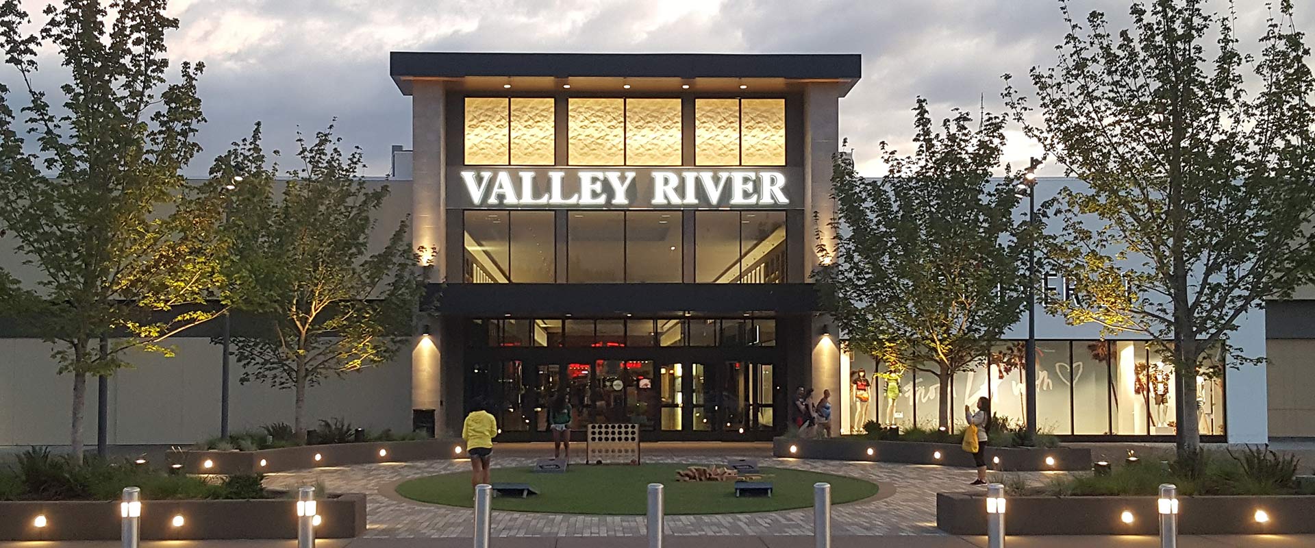 Valley River Center, Sales