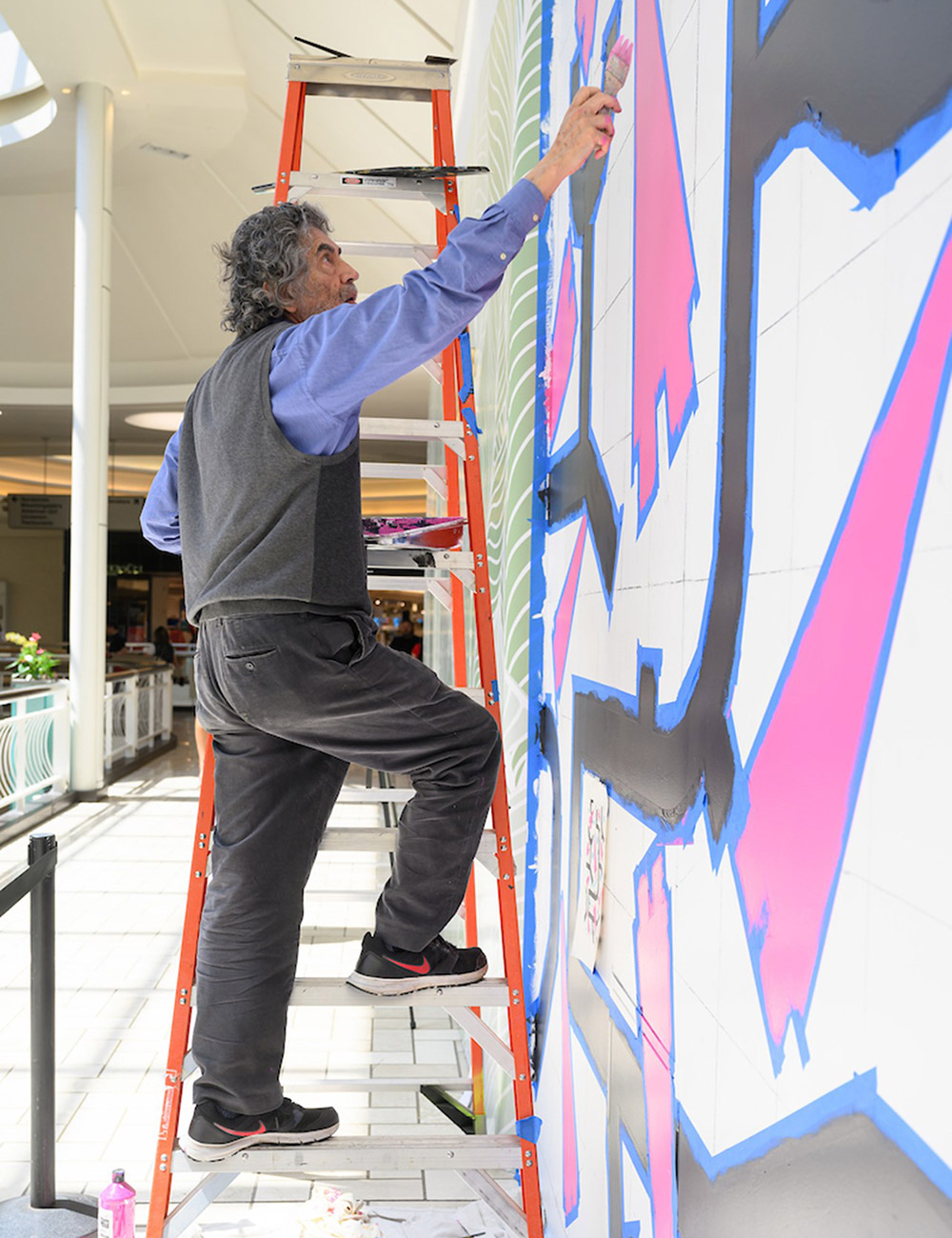 Fernando Osorio creating his mural at Tysons Corner Center