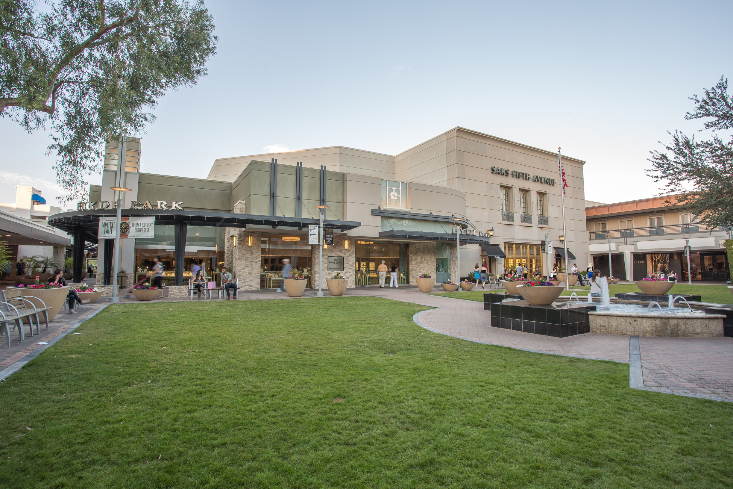 Hyde Park Jewelers and Saks Fifth Avenue Exterior