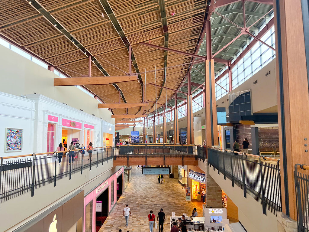 FlatIron Crossing Interior