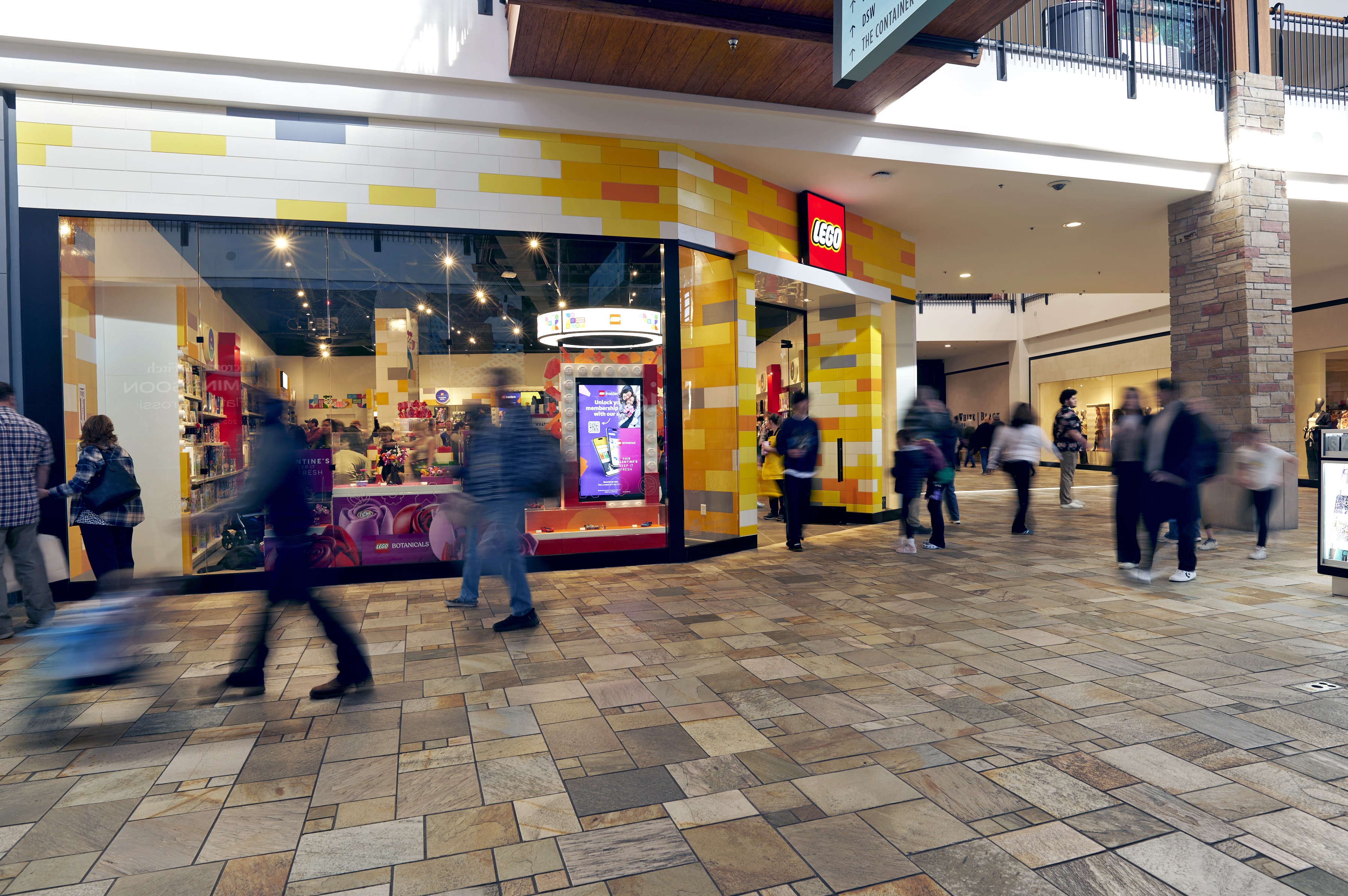 FlatIron Crossing's interior area