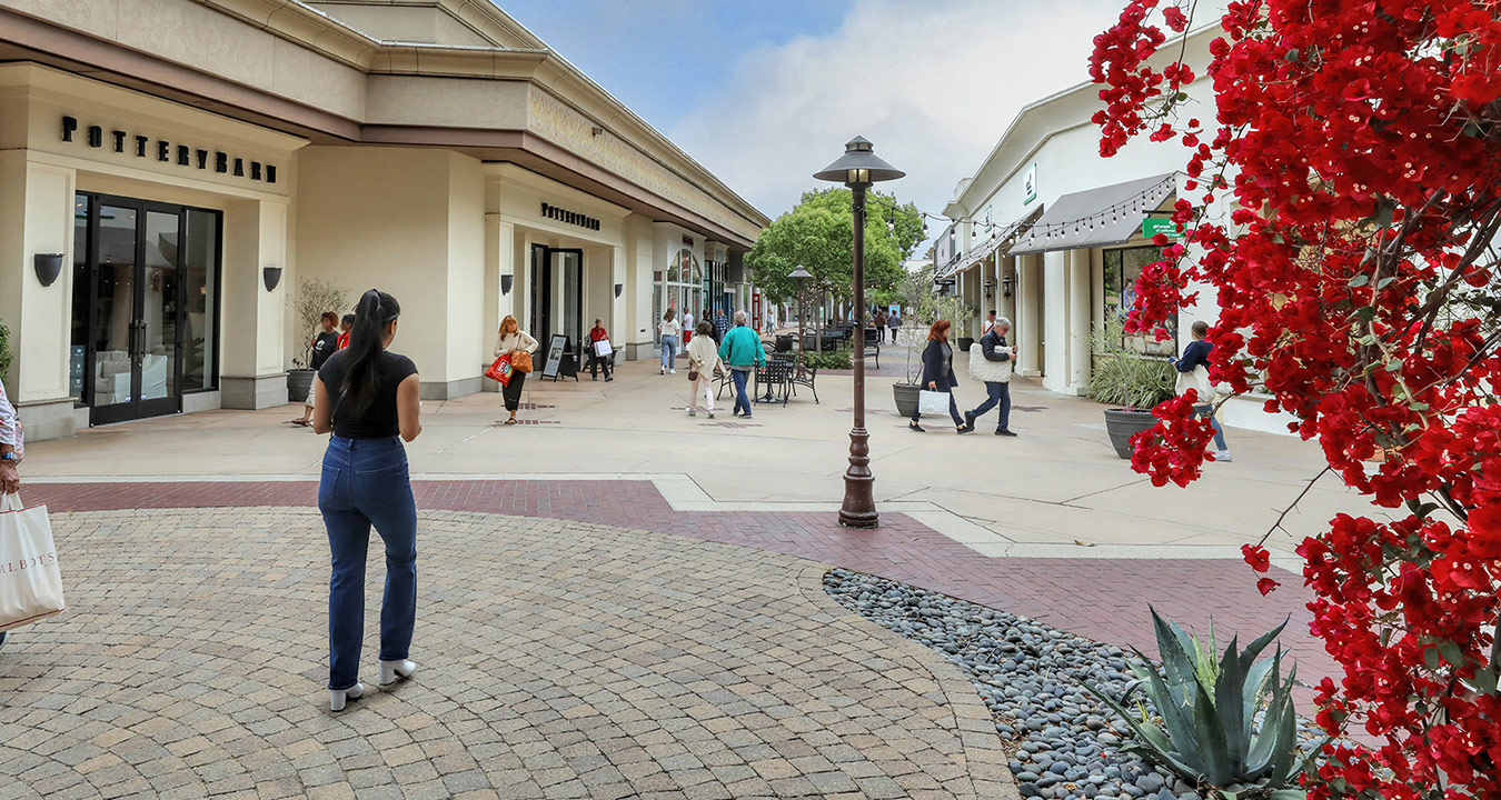 Guests shopping at La Cumbre Plaza