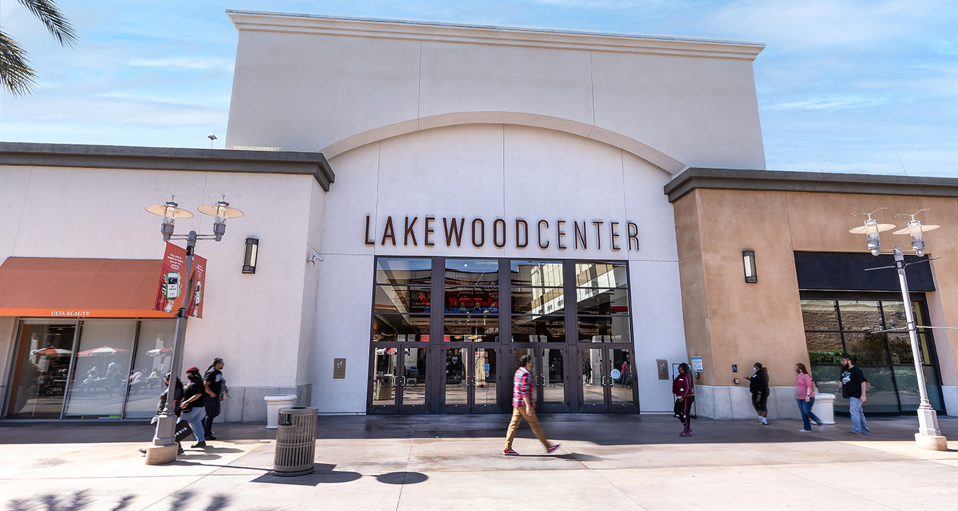 Lakewood Center's entrance