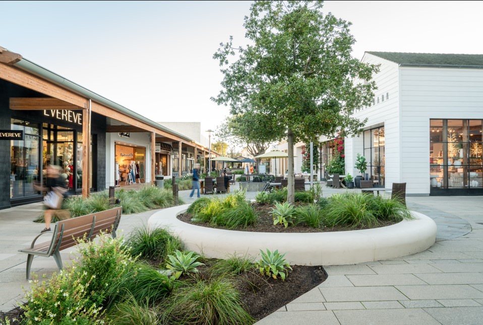 The common area showing Pottery Barn and Evereve