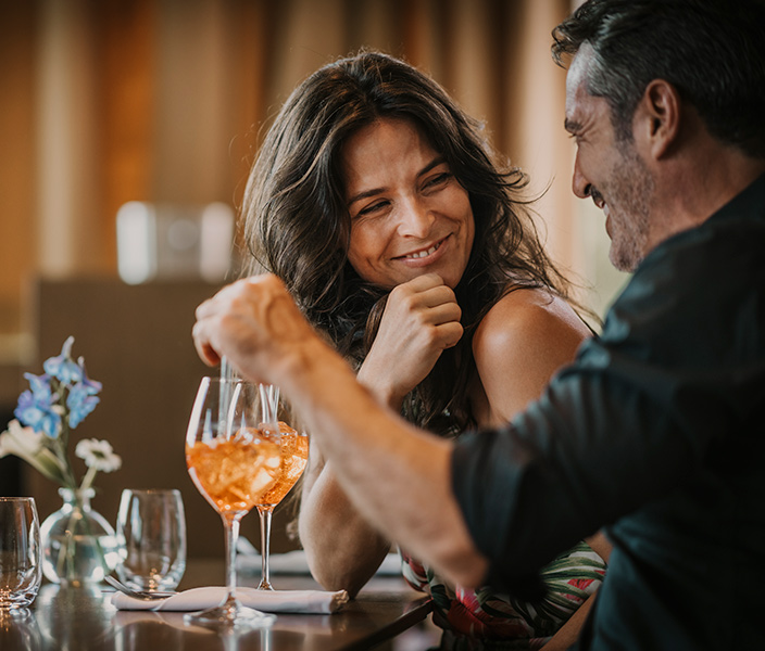 A couple having a romantic dinner with cocktails