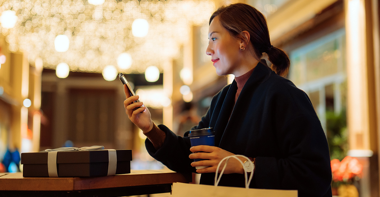 A woman using text concierge while holiday shopping